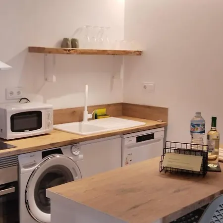 Edificio Amarillo En El Barrio Διαμέρισμα Αλικάντε