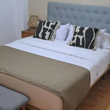 Апартаменты Edificio Amarillo En El Barrio *