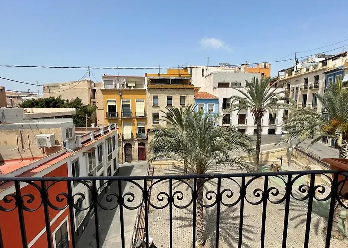 아파트 Edificio Amarillo En El Barrio 알리칸테