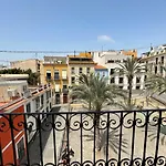 Апартаменты Edificio Amarillo En El Barrio Аликанте