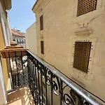 Апартаменты Edificio Amarillo En El Barrio *