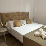 Апартаменты Edificio Amarillo En El Barrio *