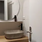 Апартаменты Edificio Amarillo En El Barrio Аликанте