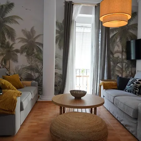 아파트 Edificio Amarillo En El Barrio 알리칸테