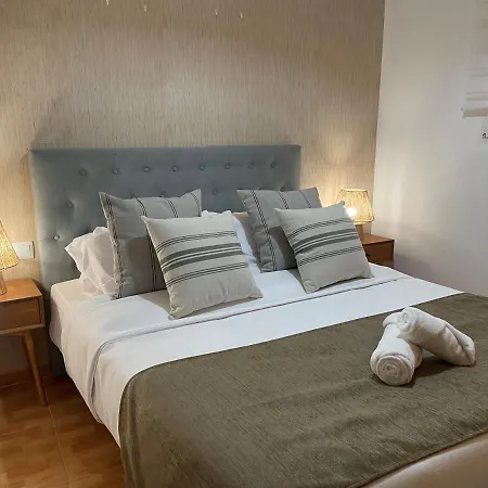 Edificio Amarillo En El Barrio 아파트 *