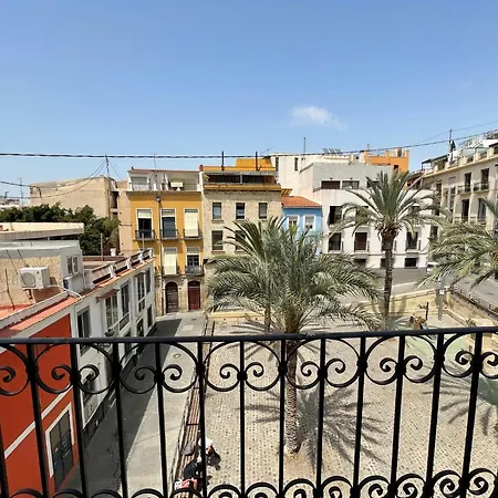 아파트 Edificio Amarillo En El Barrio 알리칸테