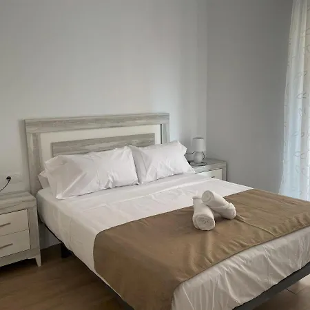 Edificio Amarillo En El Barrio *