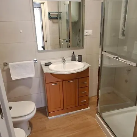 Edificio Amarillo En El Barrio *