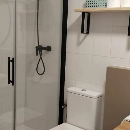 Edificio Amarillo En El Barrio 알리칸테