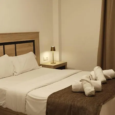 Edificio Amarillo En El Barrio